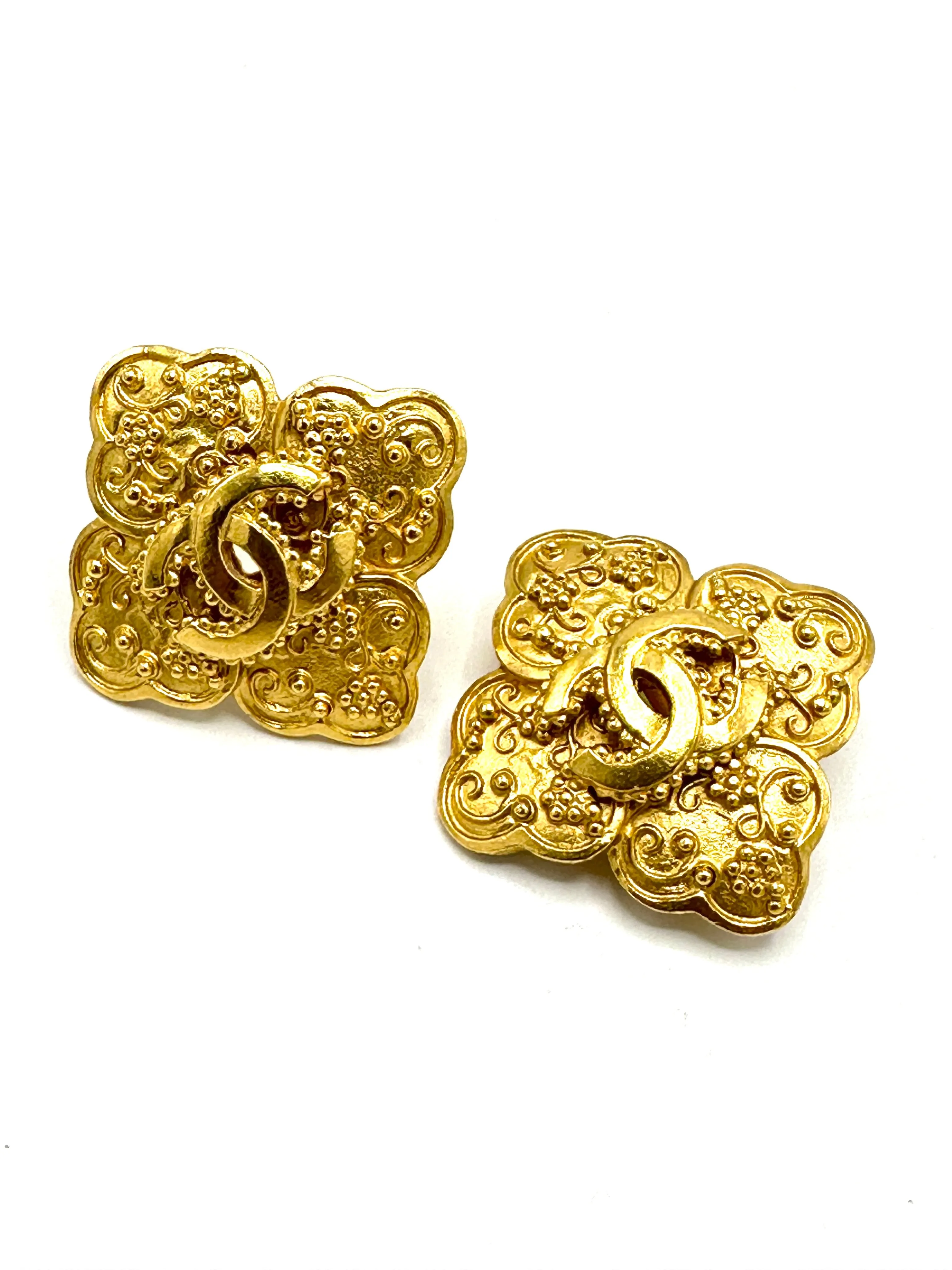 CC Vintage Cloverleaf Clip On Earrings