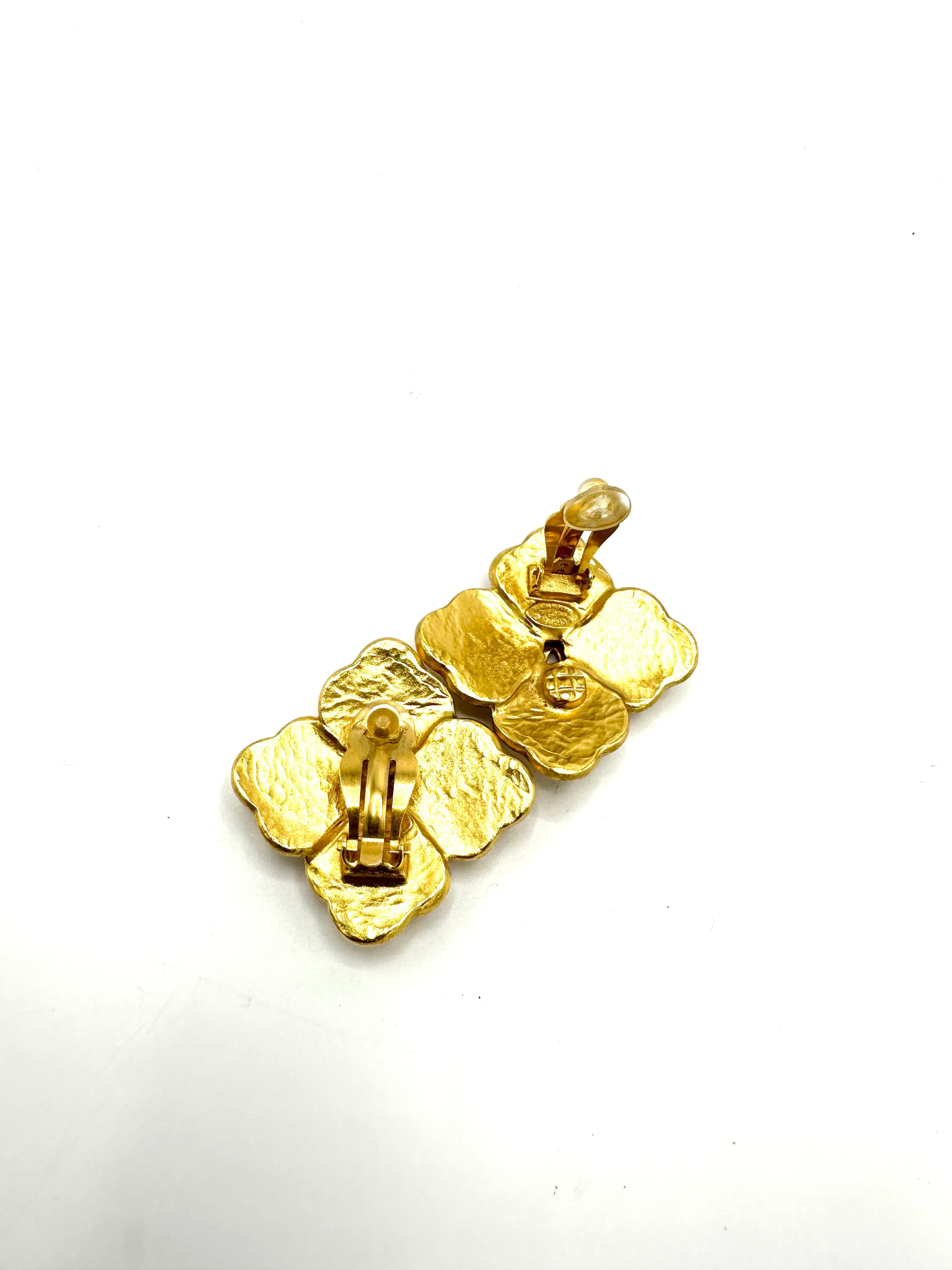 CC Vintage Cloverleaf Clip On Earrings